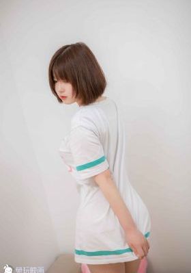 天天摸日日摸狠狠添_蓝光电影免费在线