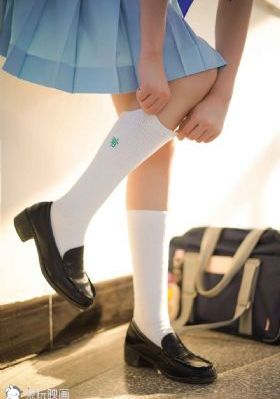 狠狠色噜噜狼狼狼色综合久_蓝光高清视频观看