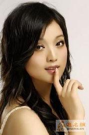 白雪个人资料简介,才华横溢的歌手，温暖人心的音乐使者